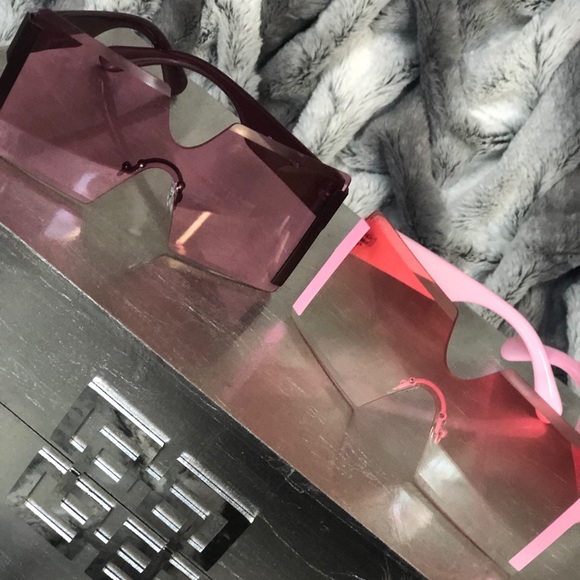 Envy - Picture 2 of 4